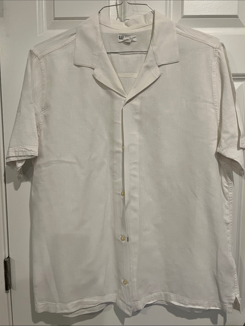 GAP White Short-Sleeve Camp Collar Button-Down Shirt - Medium